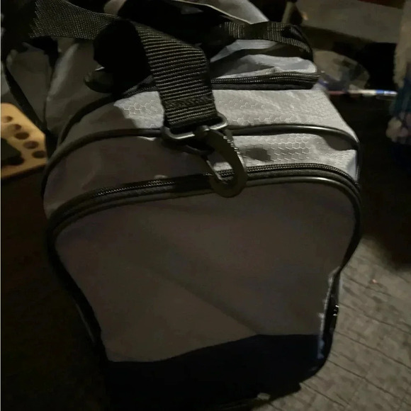 Adidas Defender Duffle NWT - Picture 4 of 8